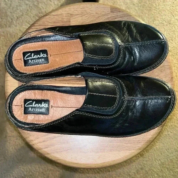 Clarks Artisan Black Leather Clogs Size 7.5M - Picture 1 of 5